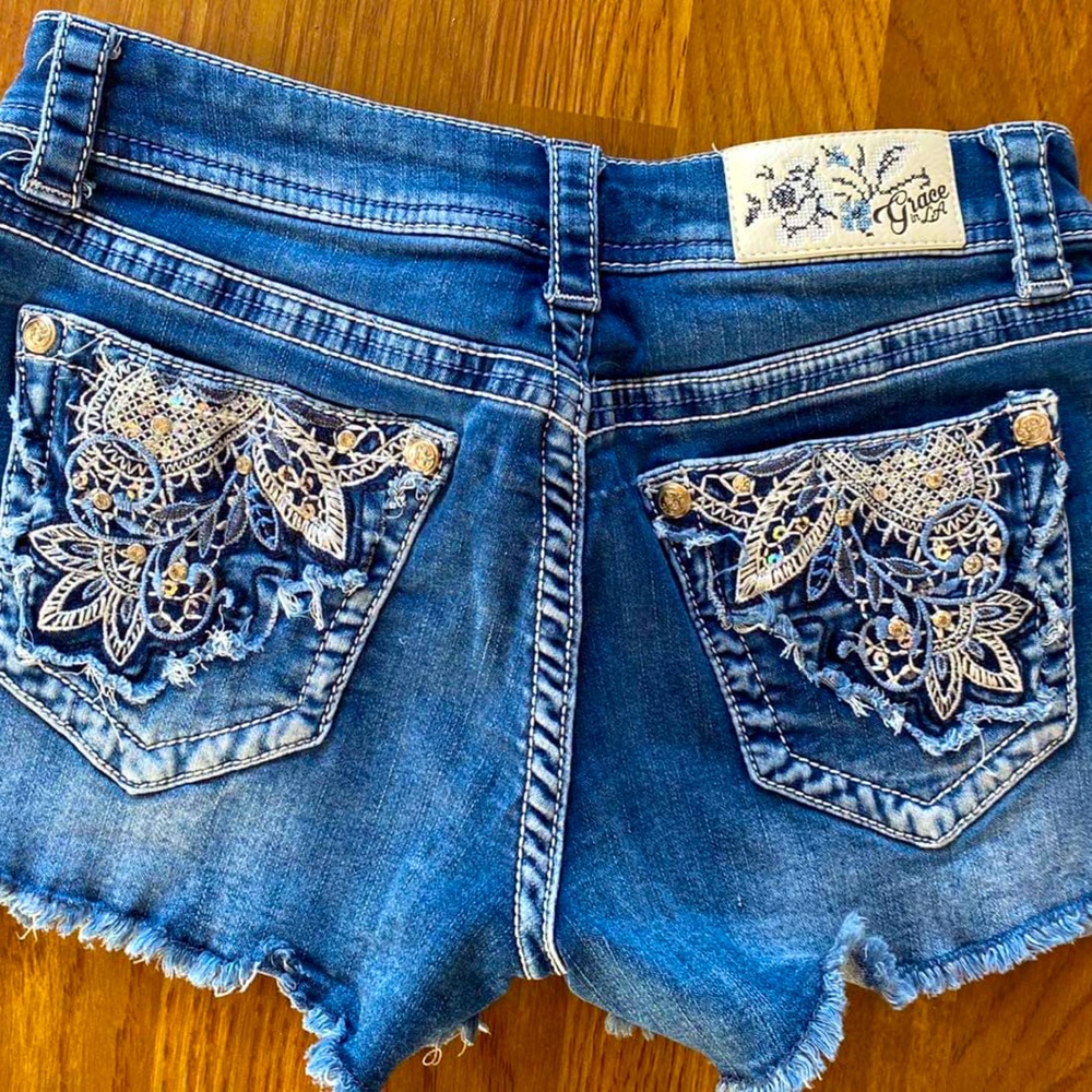 Grace in La shorts size 27